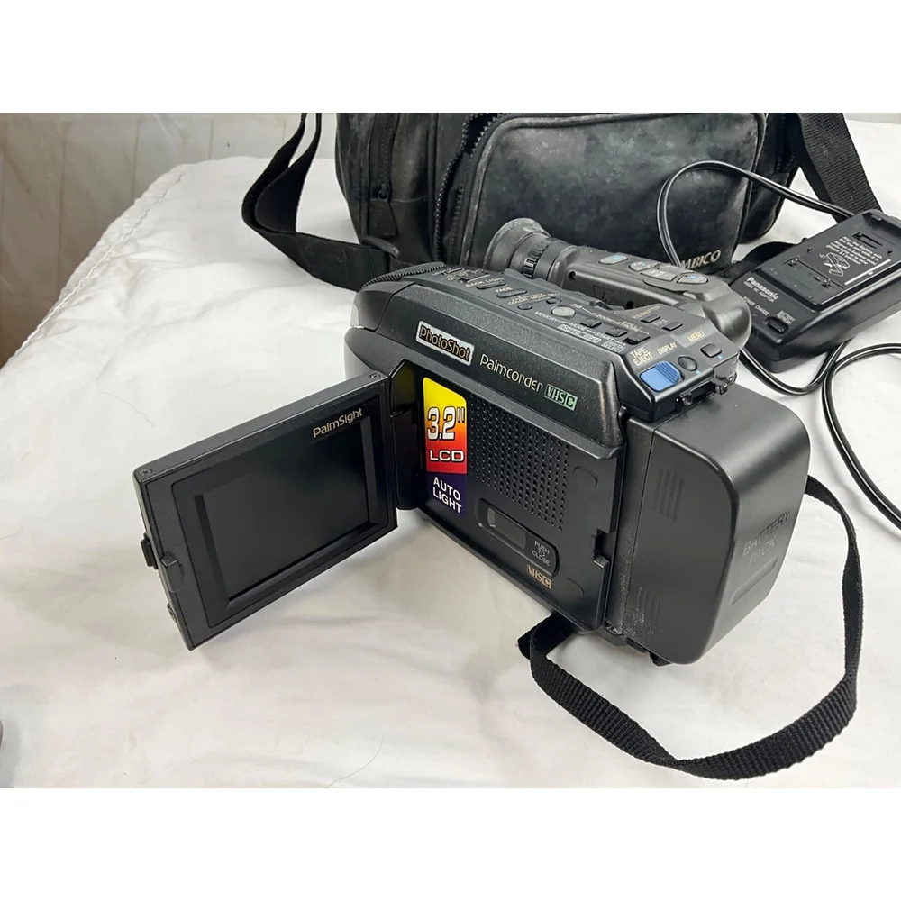 Panasonic Palmcorder PV-L558 VHS Digital Camcorder 23x Zoom Case Charger Used
